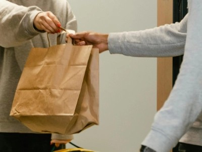 Insulated delivery bag keeping rotis and curries warm